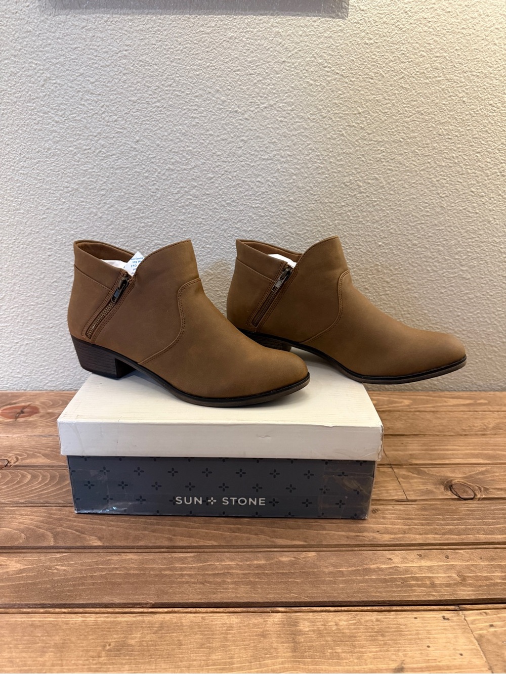 NWT Women’s Sun + Stone Women's Tan Ankle Booties with Side Zip Size 11